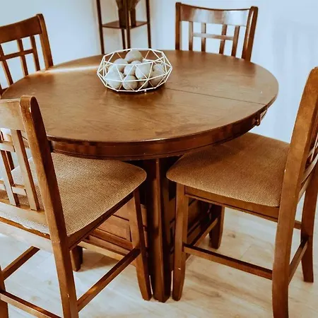 Newly Renovated Condo 5 Min From Airport